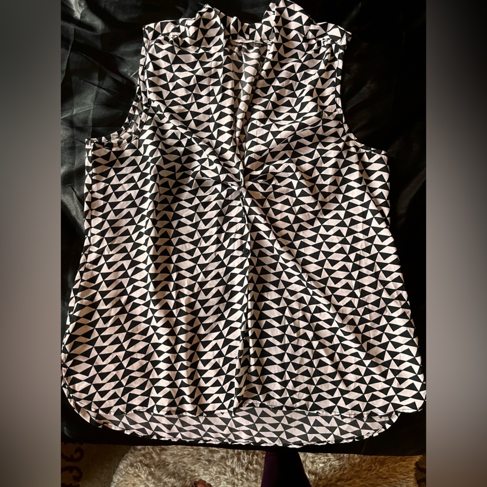 Reitmans Black and White Patterned Blouse
